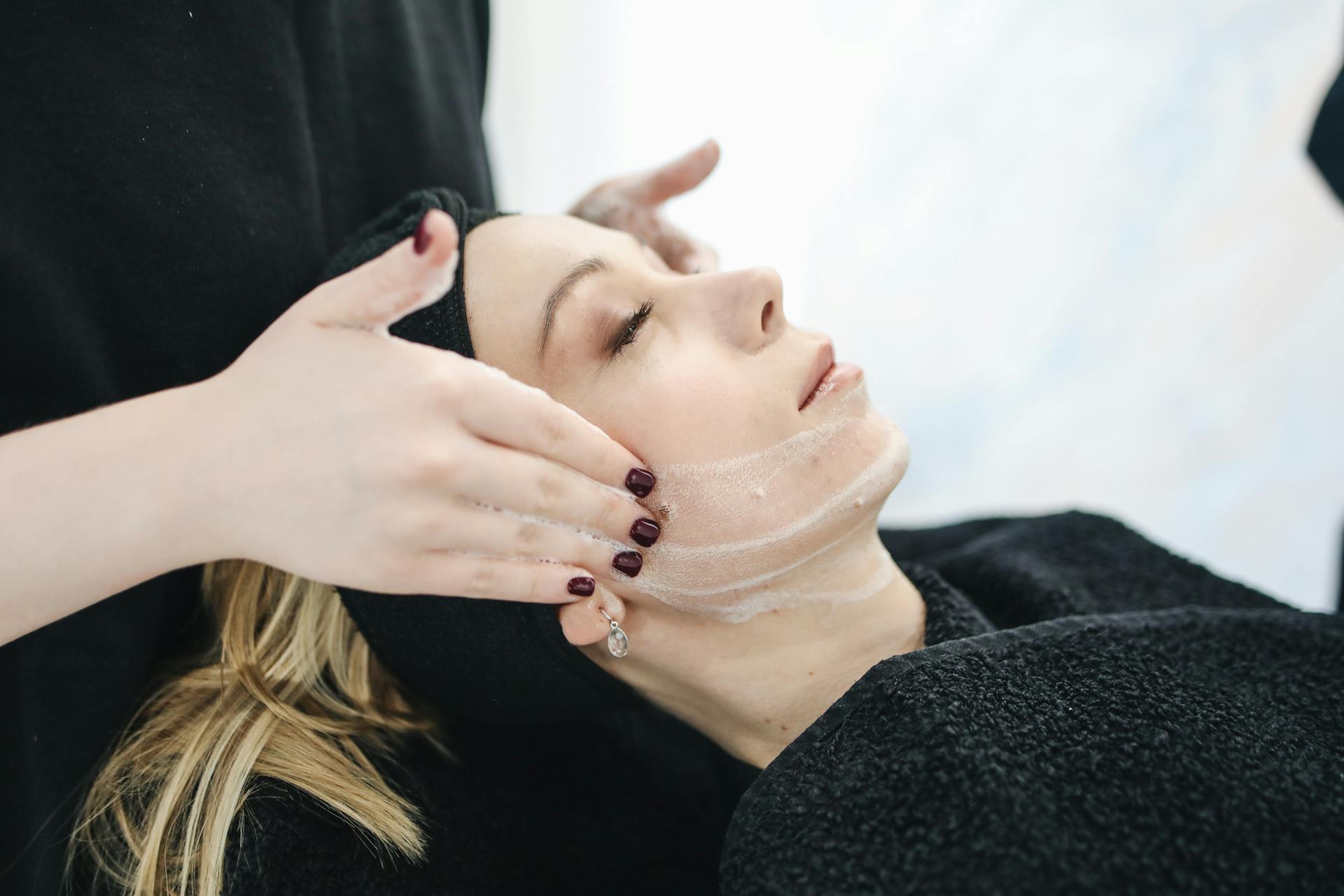 Tìm Hiểu Ngành Chăm Sóc Da Tại Pháp