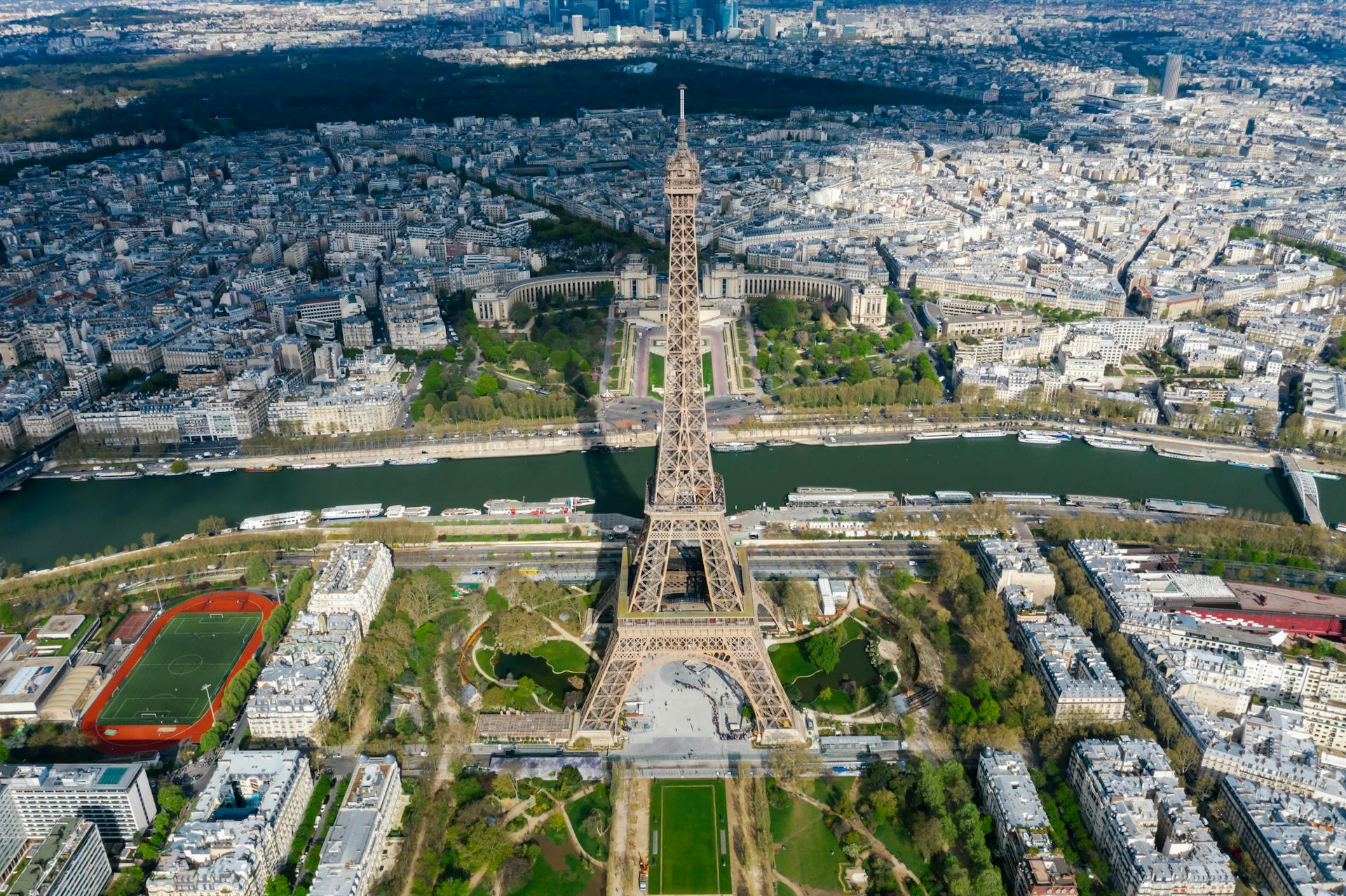 Giá Nhà Ở Paris và Các Thành Phố Lớn