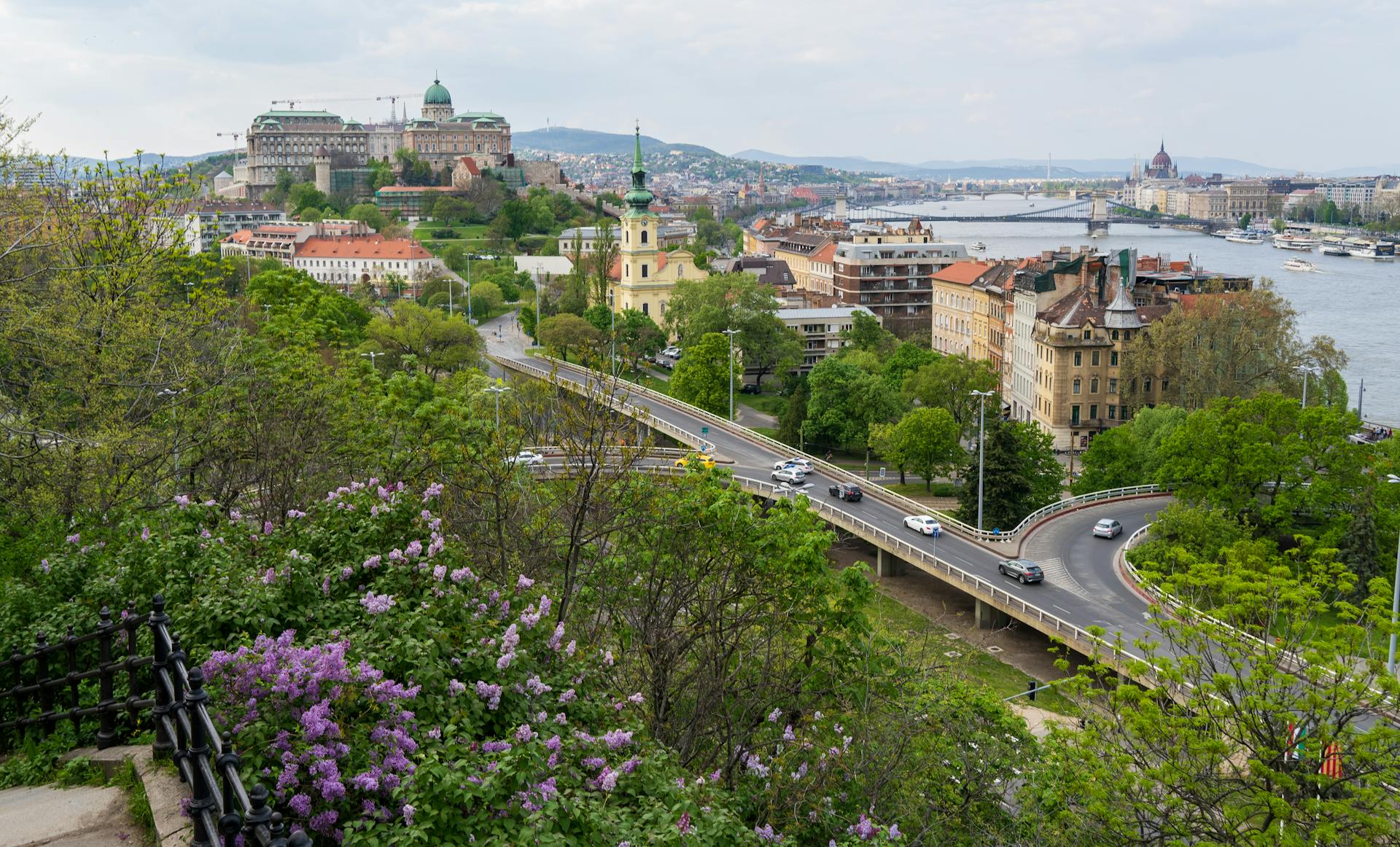 Tìm Hiểu Yêu Cầu Tiếng Hungary Tại Các Trường Đại Học Hungary