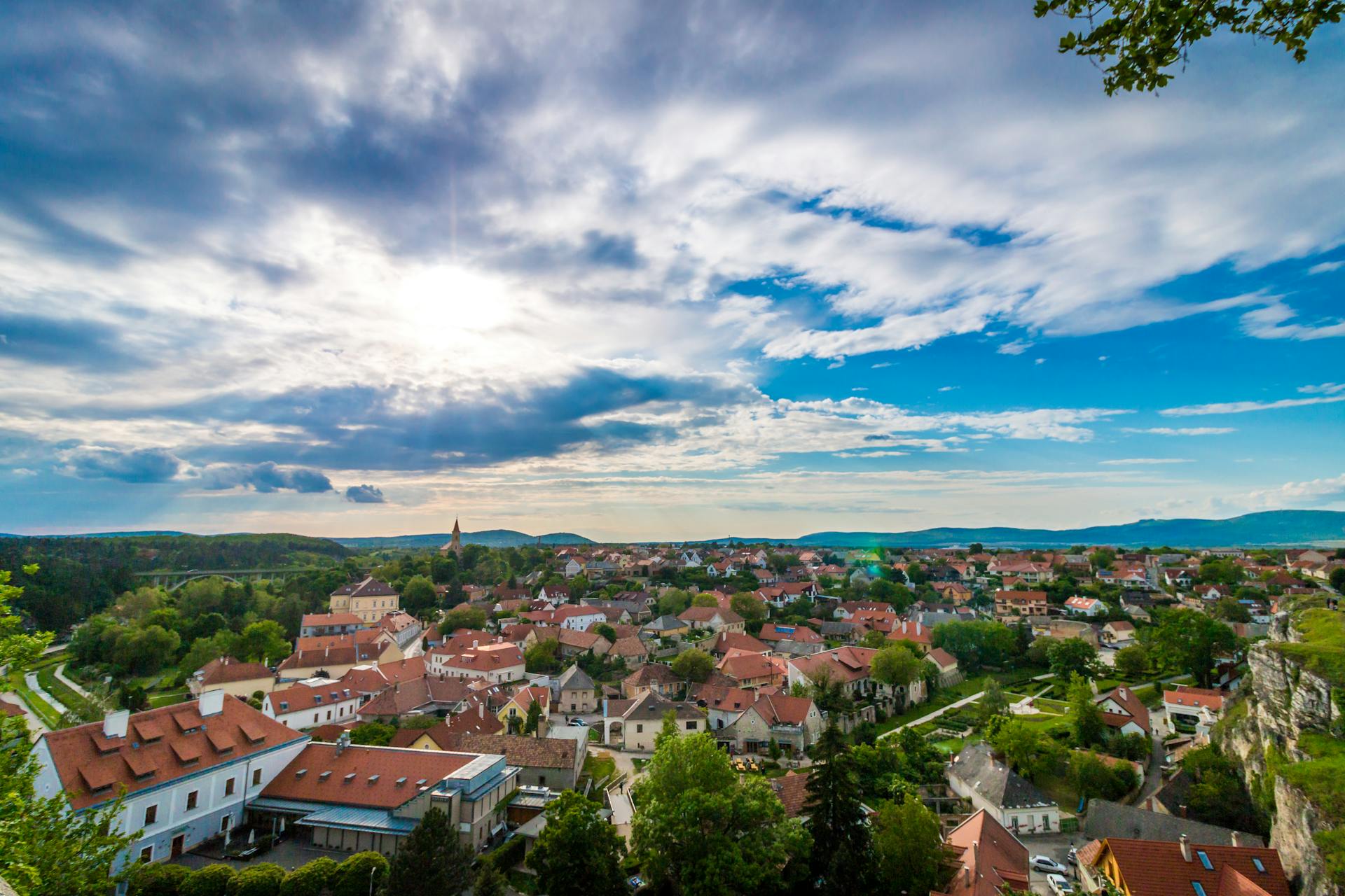 Tại Sao Nên Du Học Hungary Một Điểm Đến Du Học Đầy Thú Vị